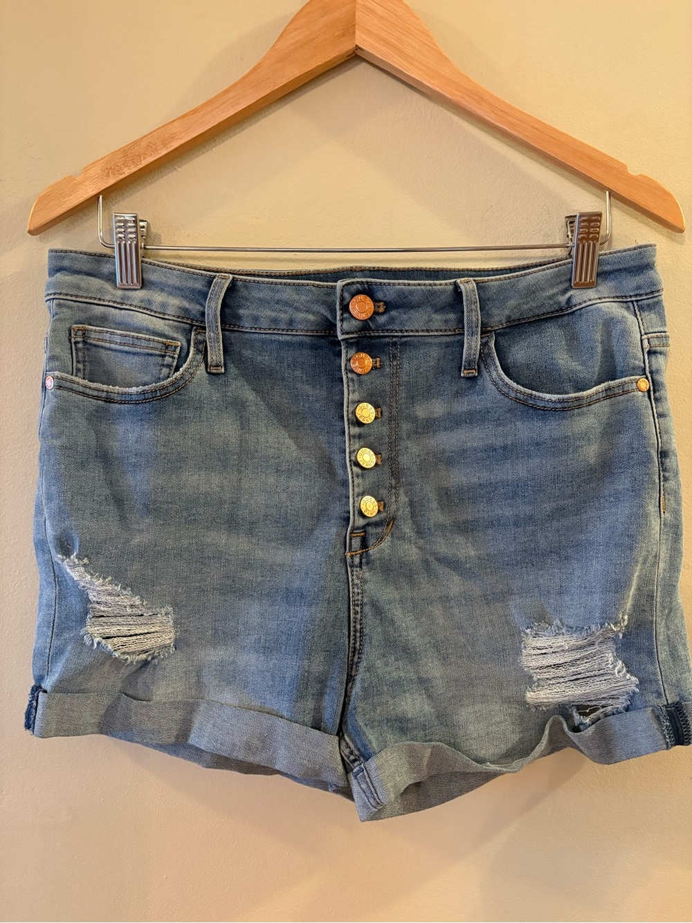 GUESS Distressed High Rise Button Fly Denim Shorts, Sz 30.
